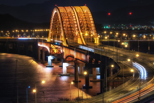 banghwa bridge at night over han river