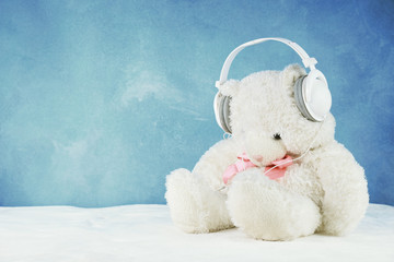 teddy bear with headphone