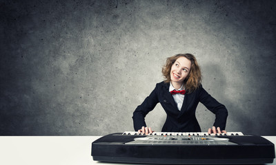 Mad woman play piano