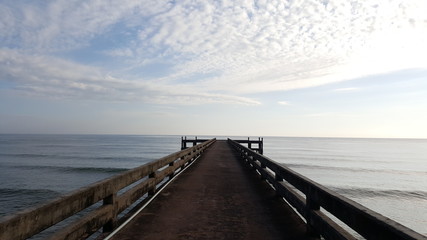 Obraz premium jetty with view of sea and sky in the morning light