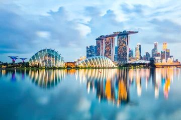 Foto auf Acrylglas Asiatische Orte Skyline von Singapur und Blick auf die Marina Bay bei Nacht