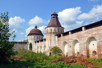 Крепостная стена и башни Борисоглебского монастыря (город Борисоглебский)