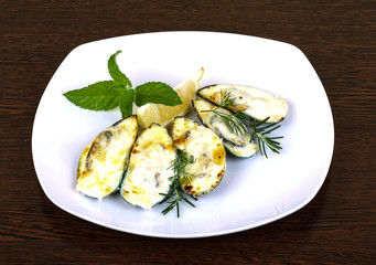 Mussels backed in cream sauce