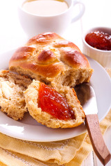 Wholemeal buns with marmalade