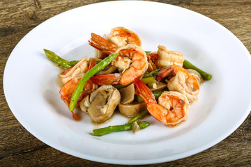 Shrimp and asparagus