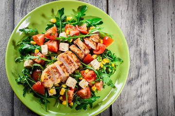 Fresh salad with chicken breast, arugula and tomato
