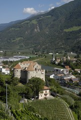 Fototapeta na wymiar Schloss Kastelbell, Vinschgau, Südtirol