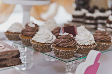 Cakes in the form of baskets with the cream 5215.