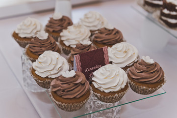 Cakes in the form of baskets with the cream 5216.