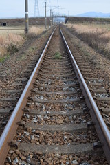 羽越本線の線路（単線）／山形県の庄内地方で羽越本線の線路（単線）を撮影した、ローカルイメージの写真です。