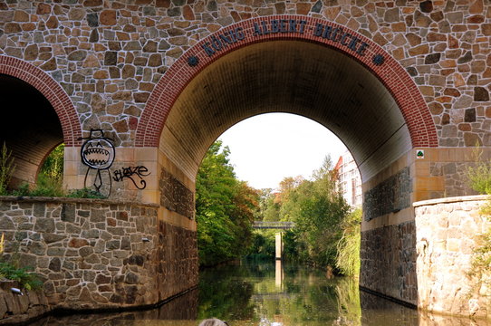Knstlicher Wasserlauf"-Bilder: Stock-Fotos & -Videos. | Adobe Stock