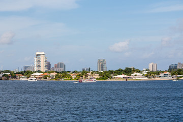 Obraz premium Riverboat in Intracoastal