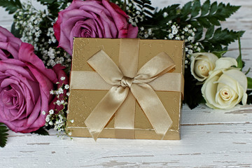 Geschenkbox mit Rosen