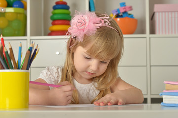 Little girl drawing at home