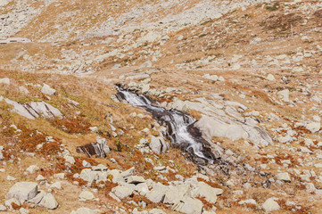 Airolo, Dorf, Tremola, Passstrasse, Gotthard, Gotthardpass, Passhöhe, Alpen, Schweizer Berge,  Berge, Bergbach,  Quelle, Bergquelle, Herbst, Herbstfarben, Wanderweg, Tessin, Schweiz