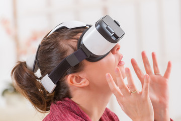 Virtual reality headset