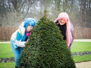 Zwei Frauen im Park, Cosplay