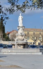 Fototapeta premium Dona Vierna w mieście Bourg-Saint-Andéol