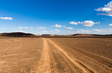 Fototapeta na wymiar road in the desert 