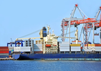 Fototapeta premium Cargo crane and ship