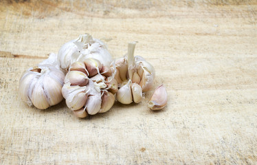sliced garlic, garlic clove, garlic bulb on chopping block