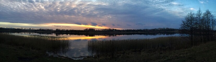 Obraz premium Beautiful lake at sunset. Panoramic landscape