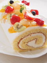 フルーツロールケーキ

