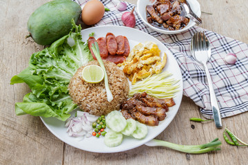 Rice maxed with shrimp paste is Thai Food ingredients are rice, shrimp paste, shallots, chili, fried egg, sweet pork, cucumber, sausage and mango.