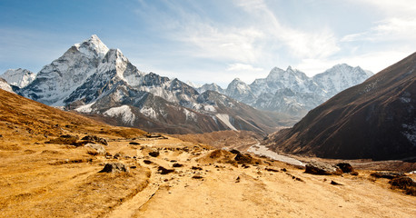 Plakat Deep valley in Himalaya mountains 