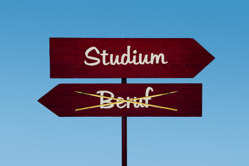Schild 48 - Studium