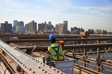 Worker on Brooklyn Bridge. - 103353502