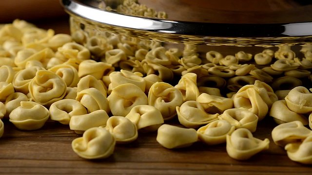 tortellini in brodo - tradizionale ricetta italiana