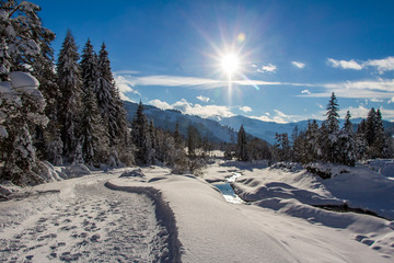 Fototapeta premium Spazierweg, Winterlandschaft in den Bergen, Hinterthal