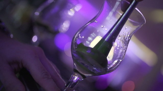 SLO MO CLOSE-UP Bartender preparing cocktail

