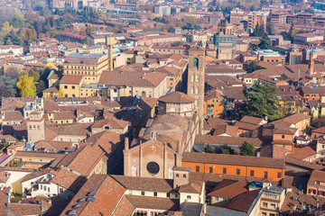 Fototapeta na wymiar View of the old town of Bologna