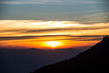 Naklejka premium Sunrise over mountain range at Doi Ang Khang, Chiang Mai, Thaila