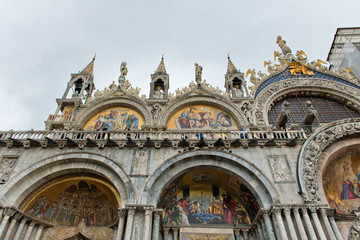 Fototapeta na wymiar Front facade of St Marks Basilica