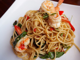 Stir-fried spicy spaghetti with shrimp