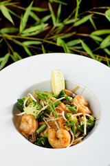 Shrimps Pad Thai (Thailand's national dishes)