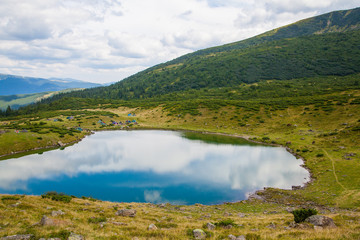Fototapeta na wymiar Carpathian mountain lake
