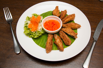  Deep fried spicy chicken wing with chili sauce