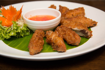  Deep fried spicy chicken wing with chili sauce