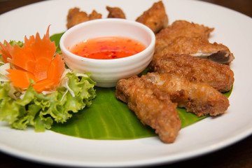  Deep fried spicy chicken wing with chili sauce