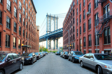 Naklejka premium Manhattan Bridge z Washington Street na Brooklynie