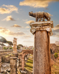 Panele Szklane Podświetlane  Słynne rzymskie ruiny w Rzymie, Włochy