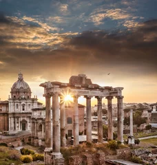 Poster Beroemde Romeinse ruïnes tegen zonsopgang in Rome, Italië © Tomas Marek