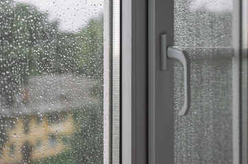 Regentropfen auf dem Fenster