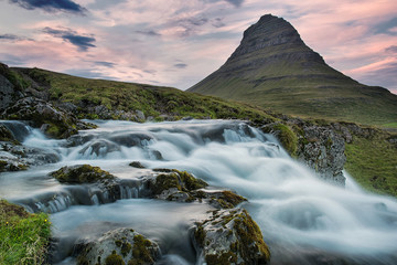 Kirkjufell -Berg und Wasserfall | Island 