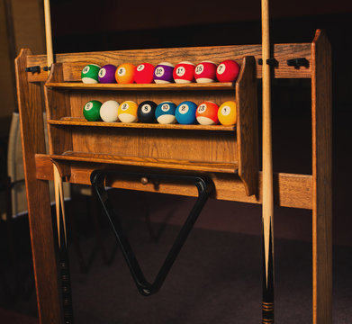 Photo Set of balls for a game of pool billiards on shelves
