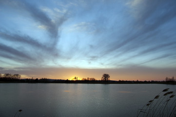 Fototapeta premium chmury nad jeziorem